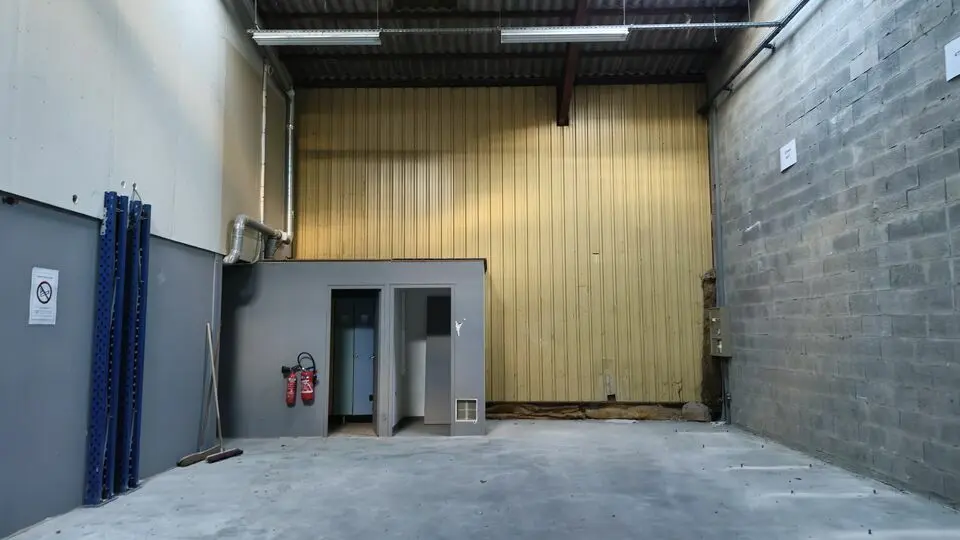 LOCAL MIXTE BUREAUX ACTIVITE 400 M2 A LOUER A MELUN