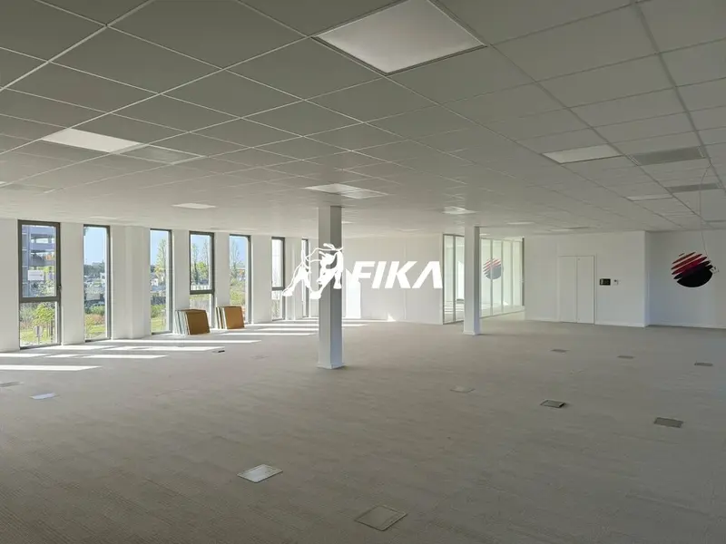 A LOUER - BUREAUX - 612 m² - (33700) - MERIGNAC
