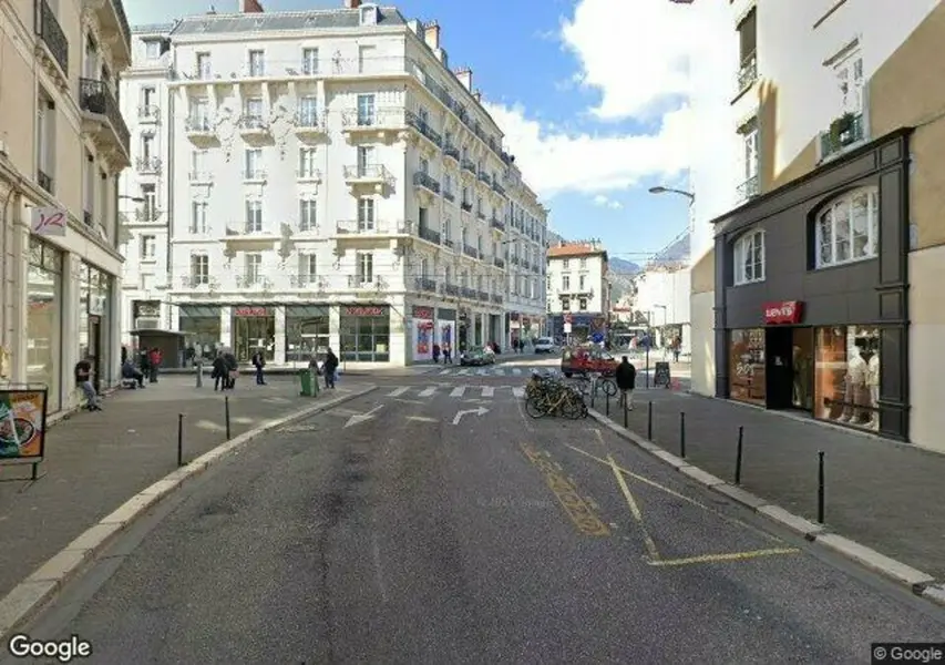 Local Commercial à louer - Grenoble (38000) - 150 m² - 3 750 €/mois