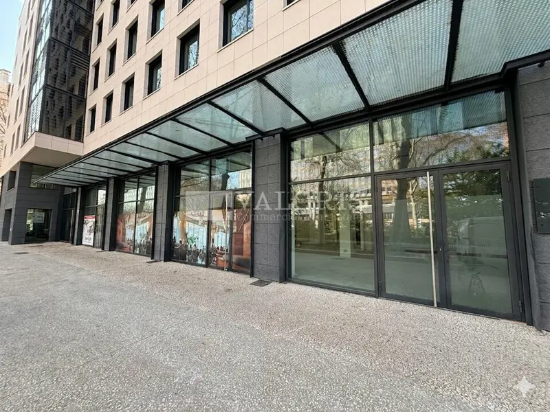 A louer Local commercial  274.6m² Lyon 03