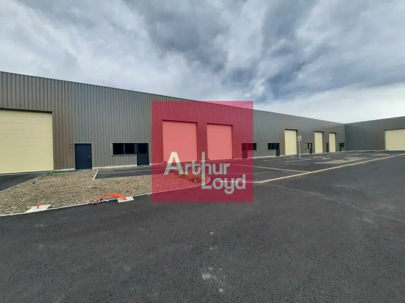 LA ROCHE BLANCHE A LOUER LOCAL ACTIVITE 921 M² DIVISIBLE 250 M²