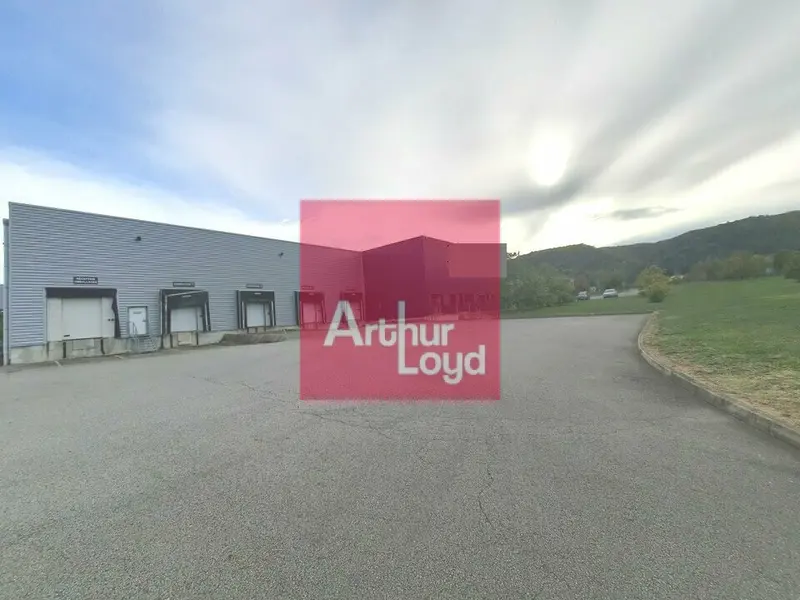 Entrepôt / Activité à vendre - Volvic (63530) - 2700 m²