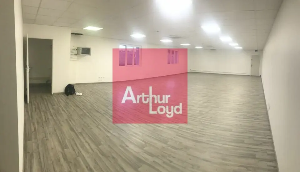 Bureau à louer - Cournon-D'Auvergne (63800) - 120 m² - 1 000 €/mois
