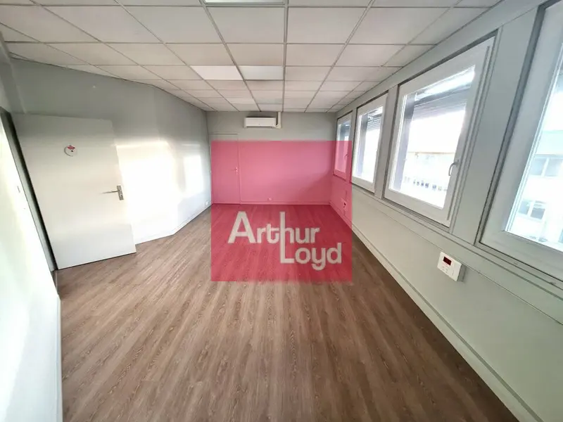 Bureau à louer - Clermont-Ferrand (63100) - 240 m² - 2 000 €/mois