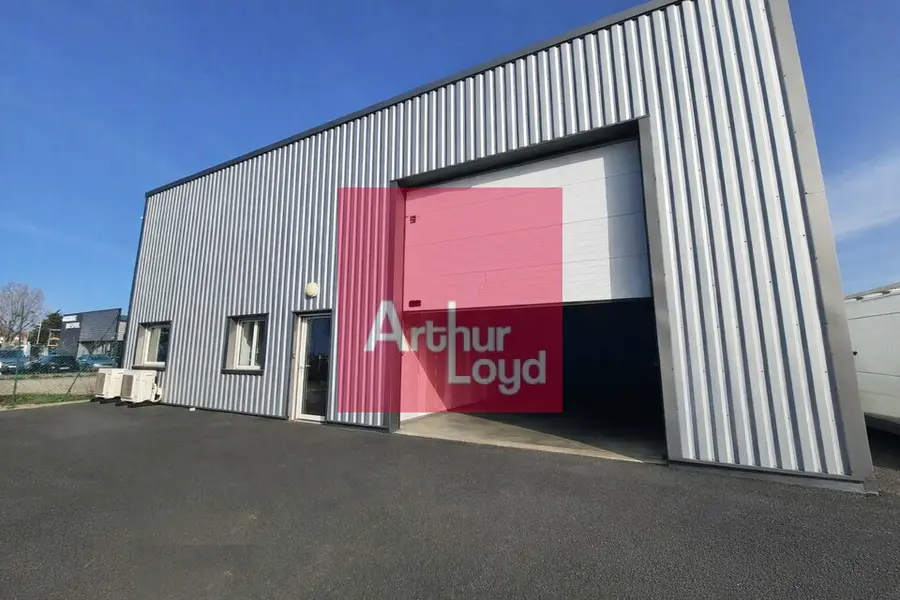 PONT DU CHATEAU A LOUER LOCAL ACTIVITE 250 M²  - Bâtiment indépendant