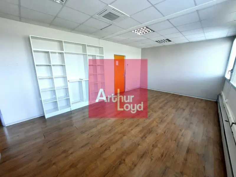 BUREAUX A LOUER COURNON D'AUVERGNE 74M²