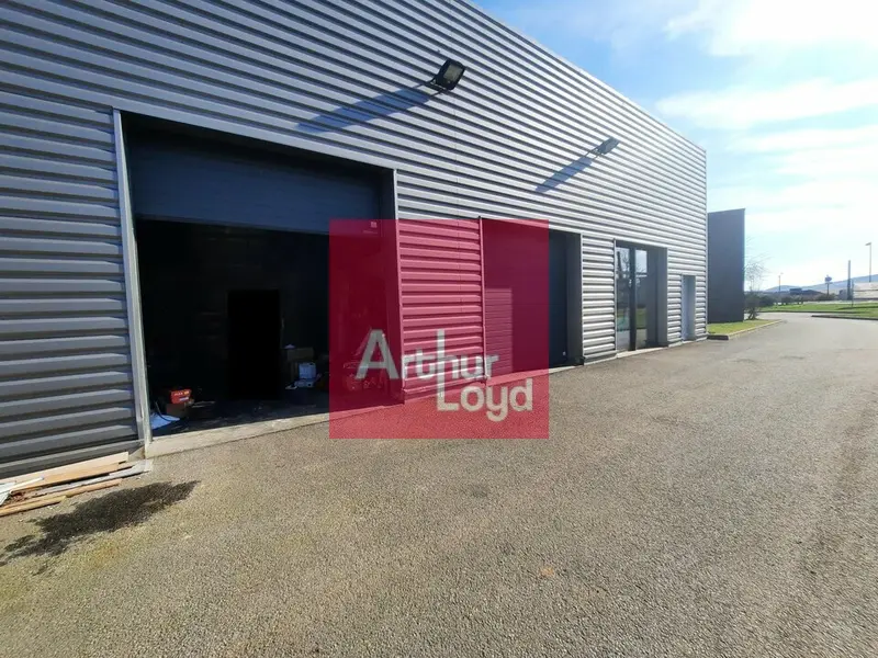 Entrepôt / Activité à louer - Cournon-D'Auvergne (63800) - 311 m² - 3 333 €/mois