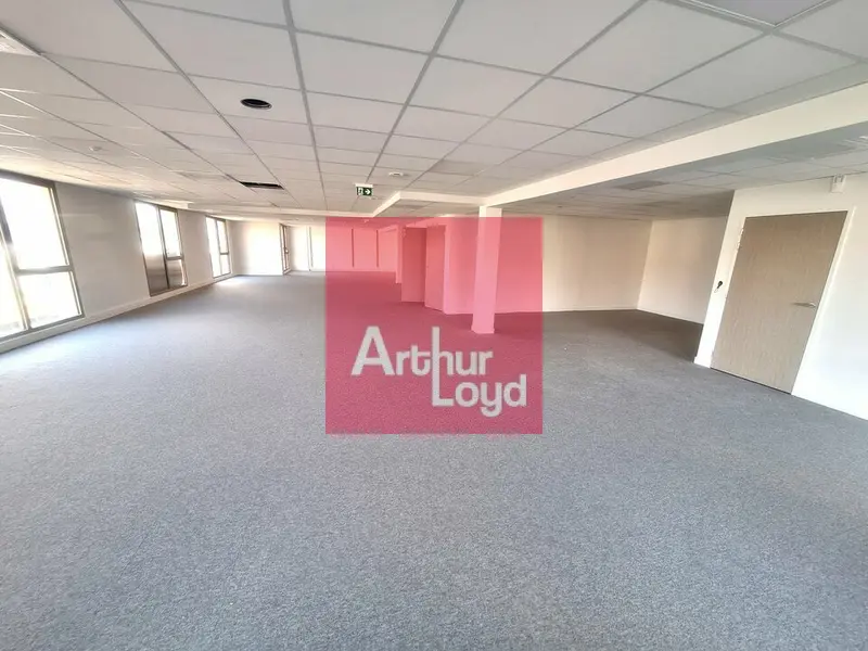 CLERMONT-FERRAND LA PARDIEU  A LOUER BUREAUX NEUF 223m² 