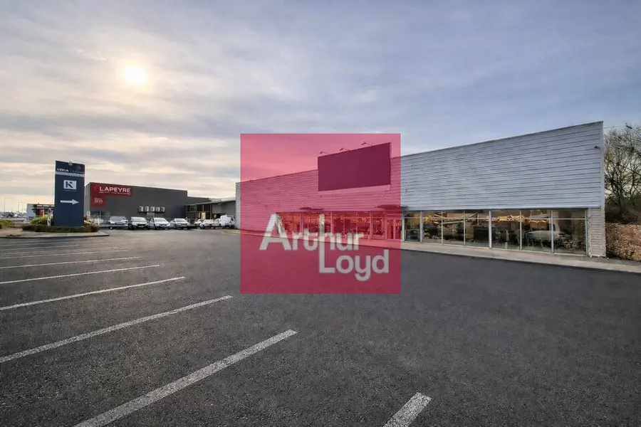 LOCAL COMMERCIAL 1027 M² A LOUER AUBIERE