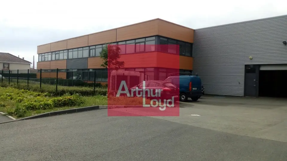 CLERMONT FERRAND A LOUER LOCAL D'ACTIVITÉ 2 364 M² - 1 QUAI
