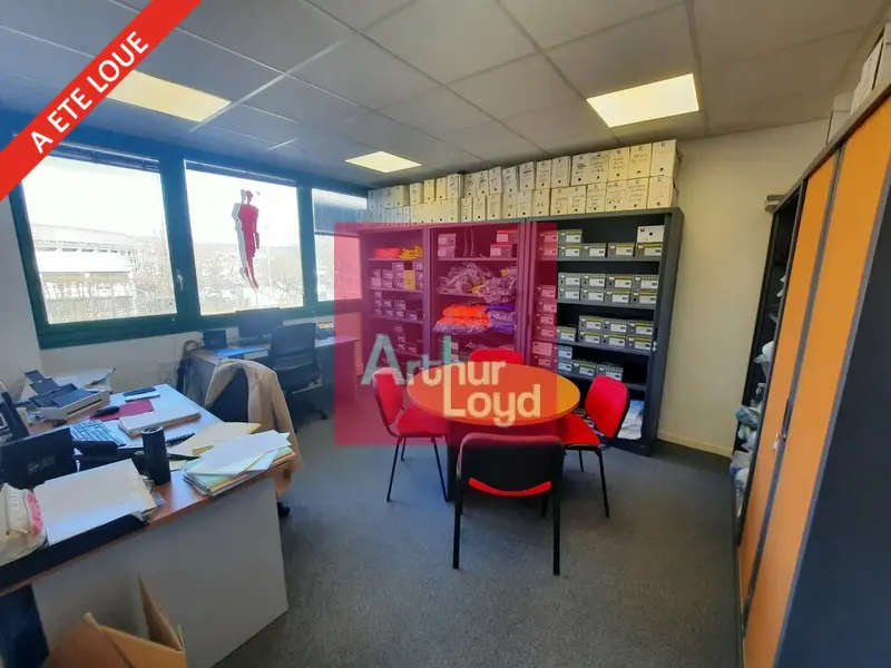 CLERMONT-FERRAND  LA PARDIEU A LOUER BUREAUX 83M² 