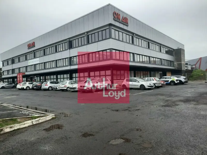 Local Commercial à louer - Lempdes (63370) - 800 m² - 7 000 €/mois