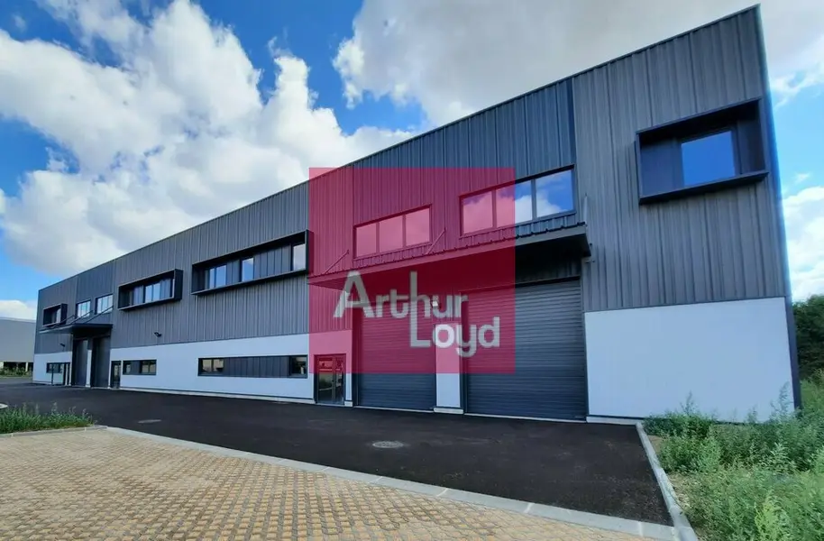 A louer Locaux d'activité 1570m² Clermont-Ferrand