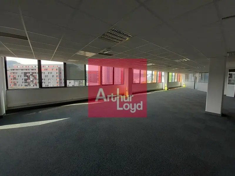 Bureau à louer - Clermont-Ferrand (63000) - 567 m² - 2 767 €/mois