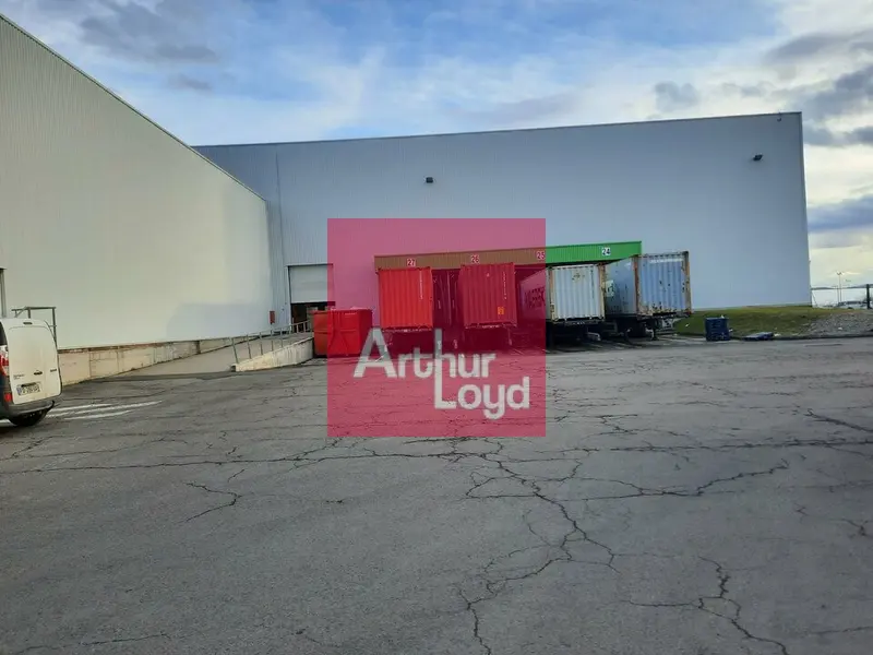 COURNON D'AUVERGNE ZI A LOUER ENTREPÔT LOGISITIQUE  2 770 M²
