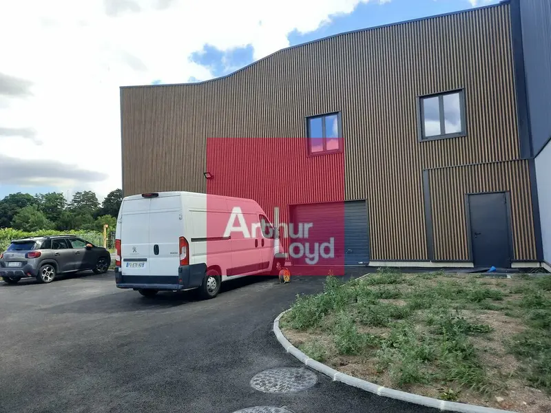 Entrepôt / Activité à louer - Clermont-Ferrand (63000) - 330 m² - 2 502 €/mois