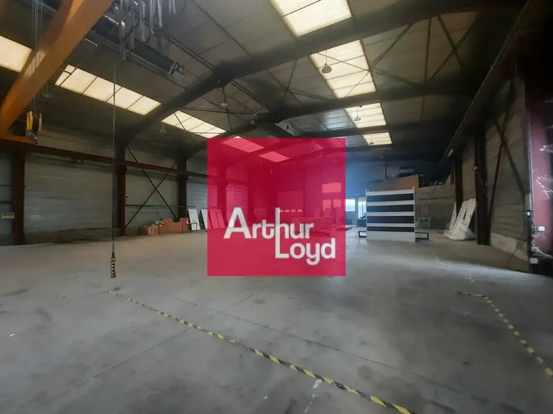 A louer Locaux d'activité 1200m² Riom