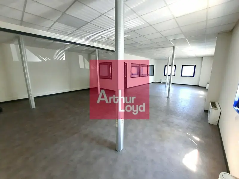 Bureau à louer - Clermont-Ferrand (63000) - 160 m² - 1 453 €/mois