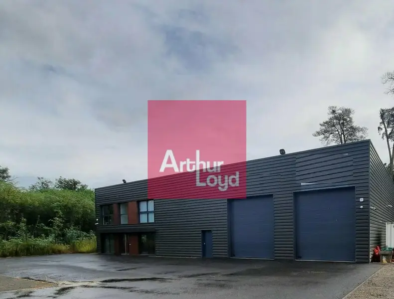 Entrepôt / Activité à louer - Lezoux (63190) - 696 m² - 5 500 €/mois
