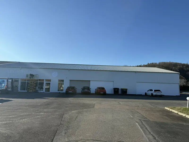 Local Commercial à louer - La Chapelle-Aux-Brocs (19360) - 500 m² - 4 500 €/mois