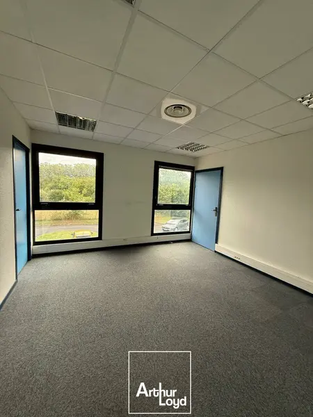 Bureau à louer - Marsac-Sur-L'Isle (24430) - 470 m² - 3 133 €/mois