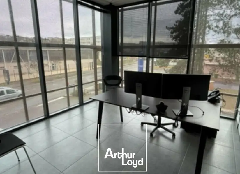 Bureau à louer - Cahors (46000) - 196 m² - 2 700 €/mois
