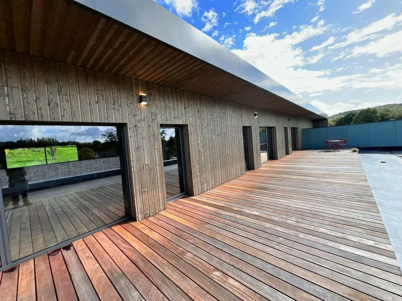 DONZENAC Superbe bureau à proximité immédiate de l'autoroute A 20