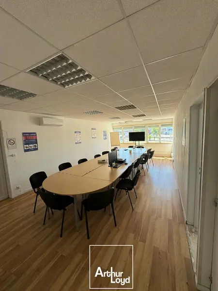 A louer Bureaux 335m² Brive-la-Gaillarde