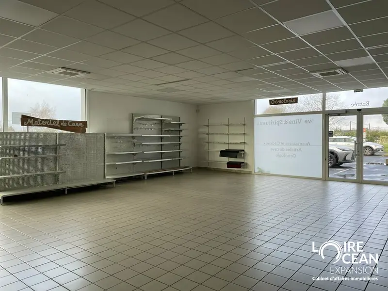 Local Commercial à louer - Vallet (44330) - 500 m² - 4 000 €/mois