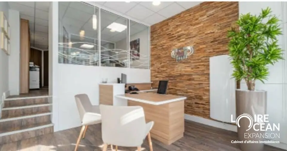 A LOUER - LOCAL COMMERCIAL - BUREAUX CENTRE VILLE DE LA BAULE
