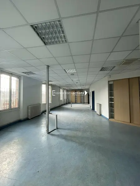 A LOUER LOCAL COMMERCIAL 150 m² - FRONTON