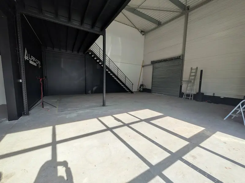 Entrepôt / Activité à louer - Saint-Aubin-Sur-Gaillon (27600) - 281 m² - 2 64...