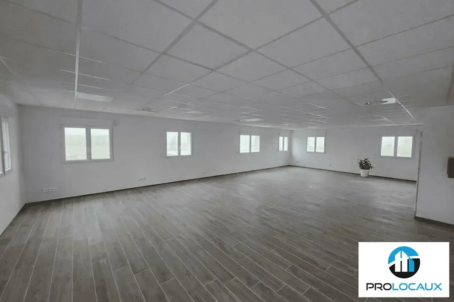 Bureau à louer - Villers-Bocage (80260) - 102 m² - 990 €/mois