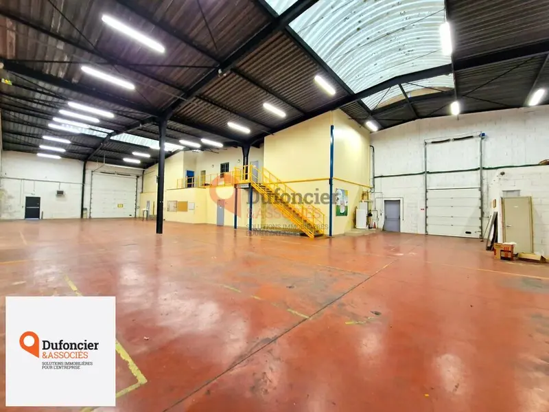 Entrepôt / Activité à vendre - Poitiers (86000) - 1925 m²