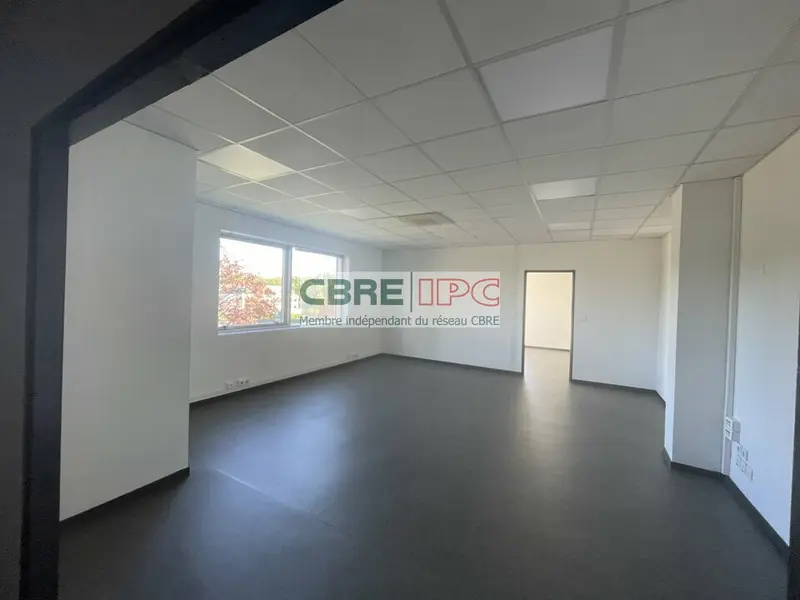 Bureau à louer - Lons (64140) - 133 m² - 1 458 €/mois