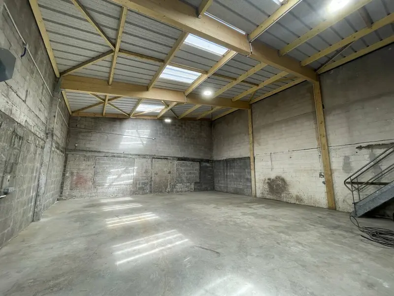 Entrepôt / Activité à louer - Lorient (56100) - 274 m² - 3 000 €/mois