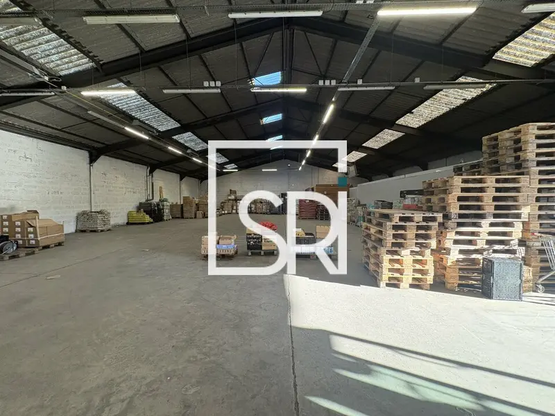 Local Commercial à louer - Aubière (63170) - 800 m² - 3 600 €/mois