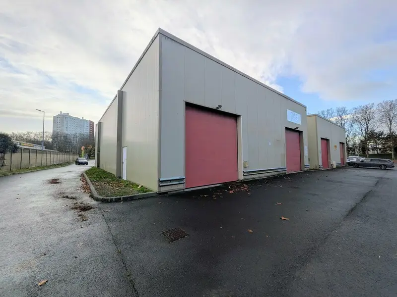 Entrepôt / Activité à louer - Le Grand-Quevilly (76120) - 400 m² - 2 666 €/mois