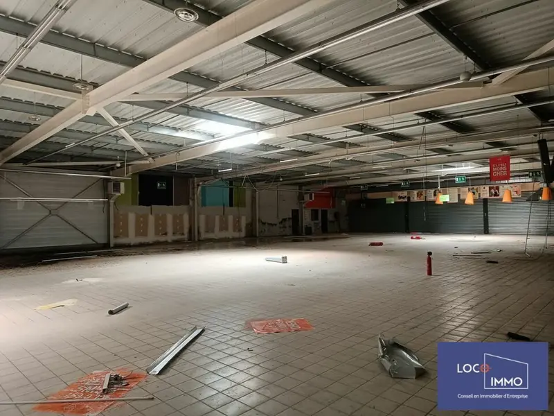 Locaux commerciaux de 1357 m² à vendre à La Réole