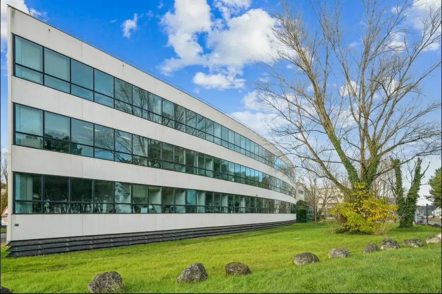 Bureau à louer - Bruges (33520) - 1955 m² - 22 808 €/mois