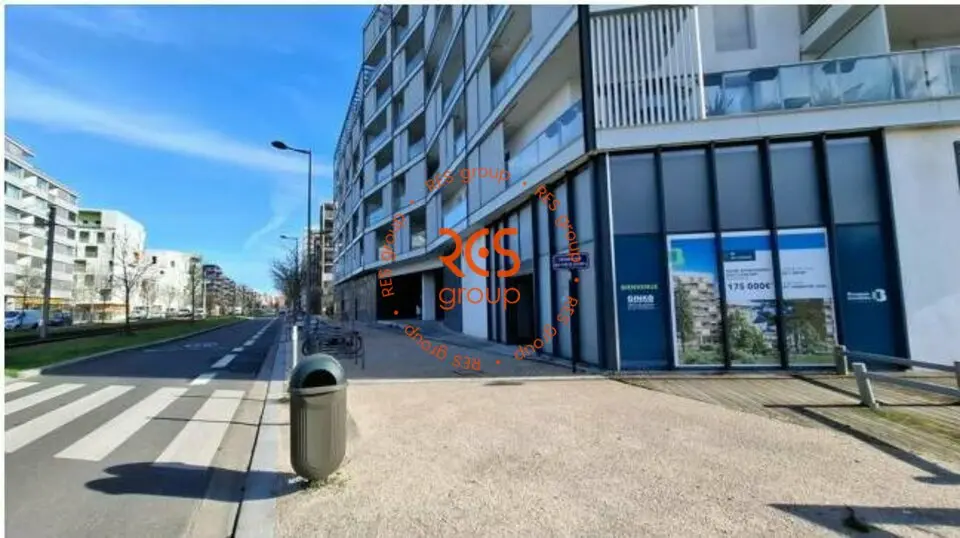 LOCAL NEUF 