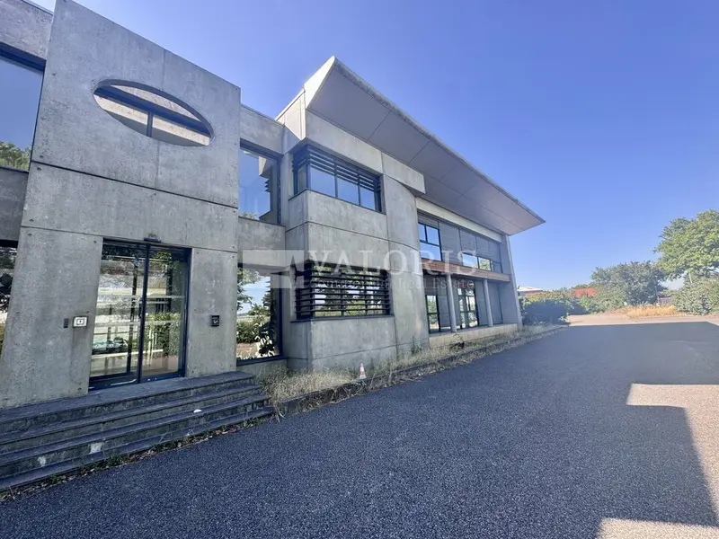 Entrepôt / Activité à louer - Décines-Charpieu (69150) - 3204 m² - 24 030 €/mois