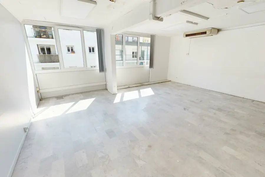 Bureau à louer - Nice (06100) - 300 m² - 5 833 €/mois