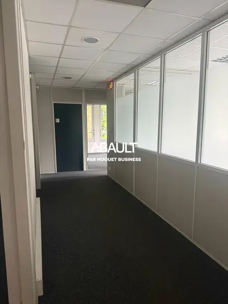 Bureau à louer - Bordeaux (33300) - 389 m² - 3 897 €/mois