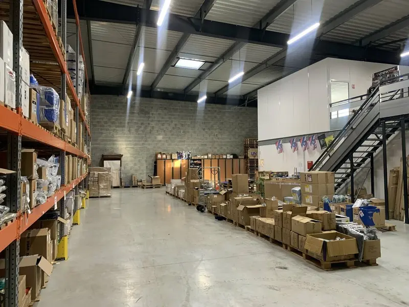 Entrepôt / Activité à louer - Mérignac (33700) - 379 m² - 3 000 €/mois