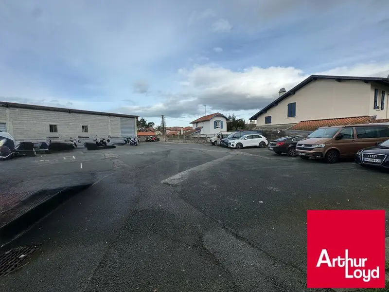 Entrepôt / Activité à louer - Anglet (64600) - 310 m² - 2 500 €/mois