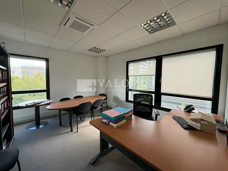 Bureau à louer - Saint-Priest (69800) - 1119 m² - 12 122 €/mois
