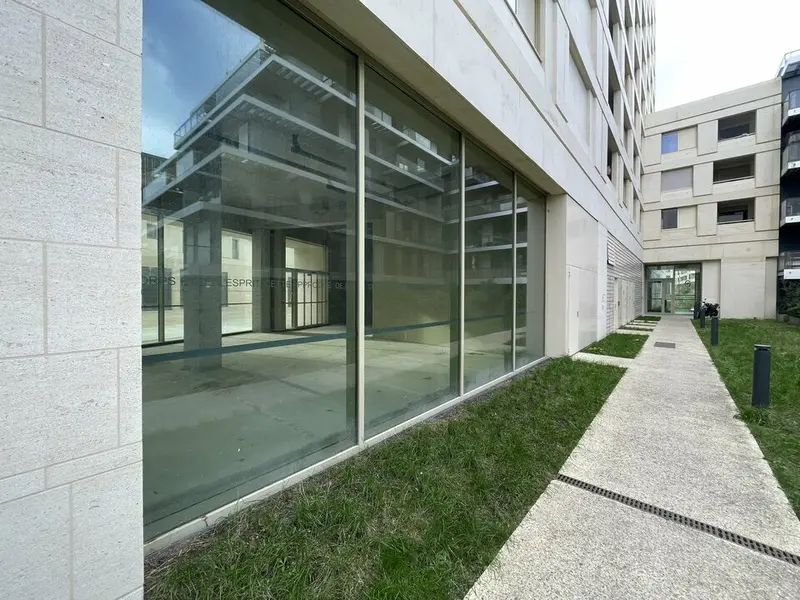 Local Commercial à louer - Bordeaux (33800) - 161 m² - 3 958 €/mois