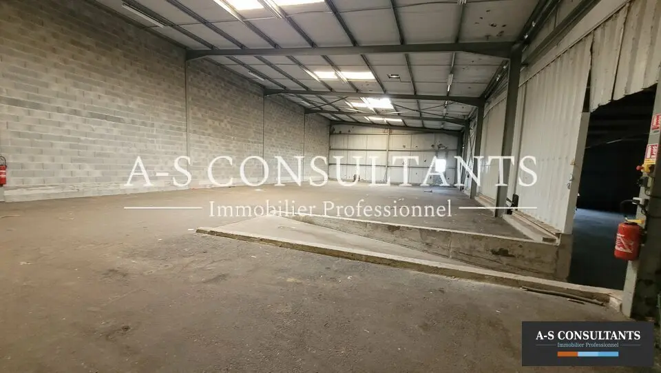 A vendre Locaux d'activité 915m² Sonnay
