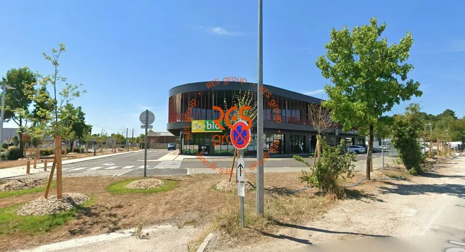 LOCAL COMMERCIAL
